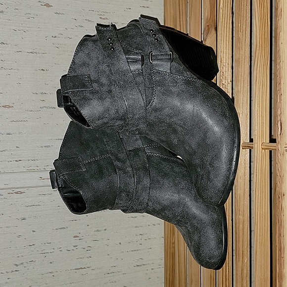 Faded Glory belted booties - Picture 2 of 7